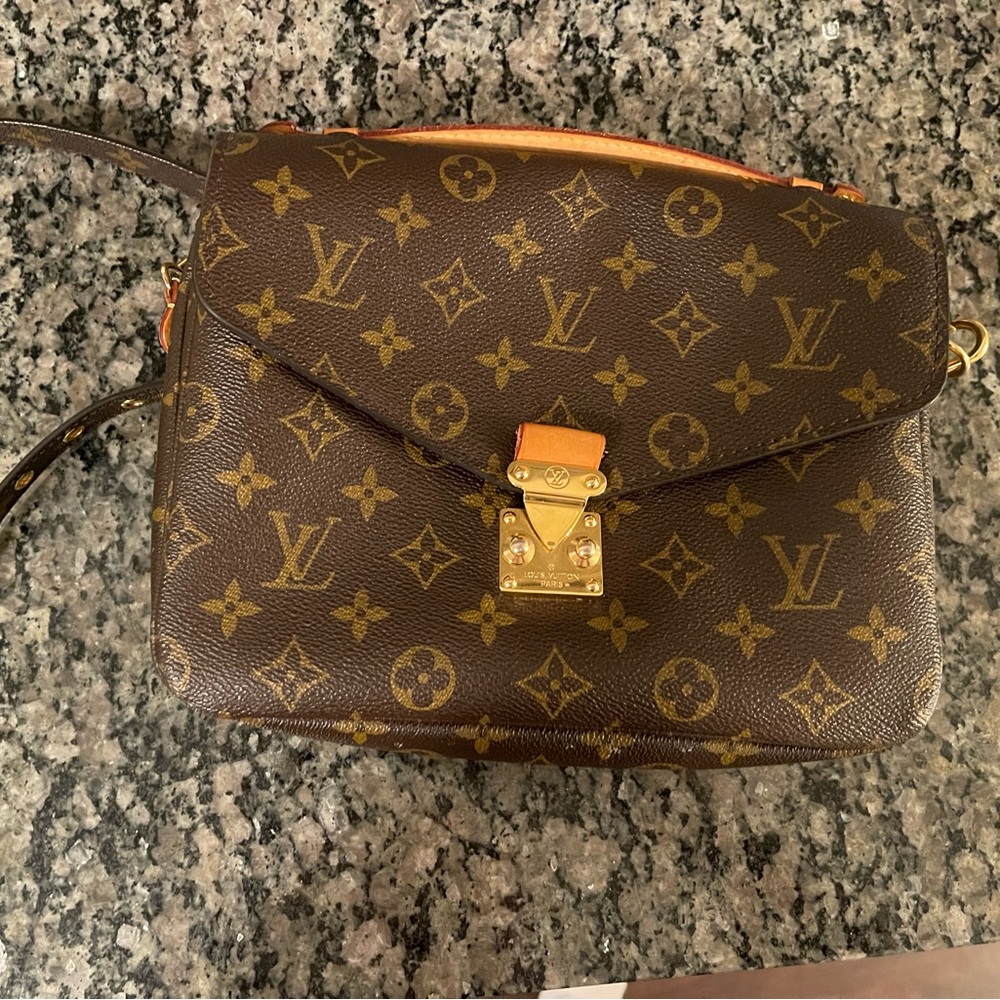 Louis Vuitton Pochette Metis